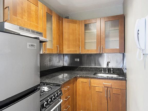 4th image of 230 E 15th St APT 9J
