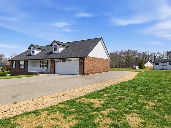 4th image of 517 Whisper Woods Dr