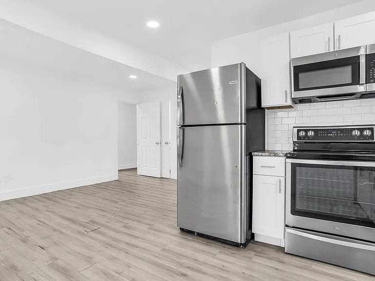 2737 Stuart Dr — Photo 31