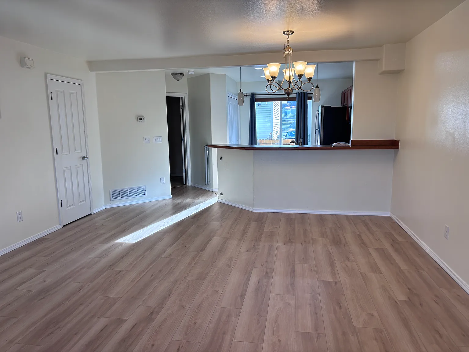3 bed, 1282 sqft, $2,000 — Photo 2