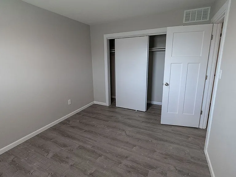 7304 N Moberly Dr — Photo 19