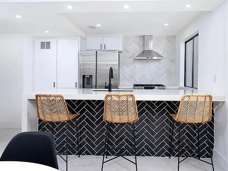 3 bed, 2.5 bath, 1344 sqft, $2,500 — Photo 3