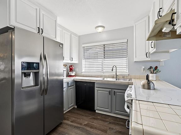 3rd image of 1936 Genoa Place