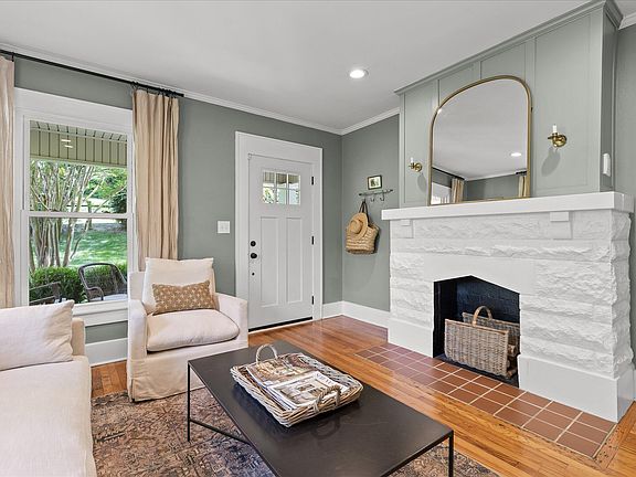 4th image of 3719 Pickering Ave