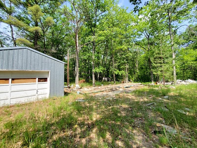 1st image of 18175 Pineview Dr