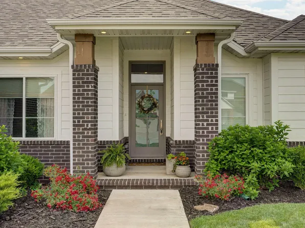 735 N Fox Hill Circle, Nixa, MO 65714