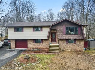 3107 Hamlet Dr, Tobyhanna, PA 18466