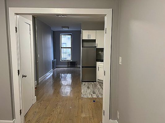 5th image of 233 E 111th St APT 9