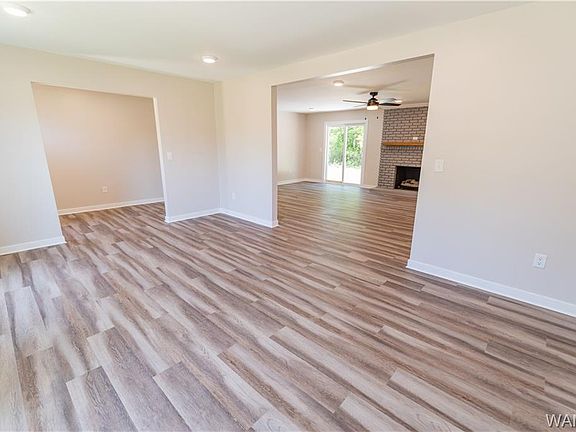 5th image of 1130 Montrose Dr