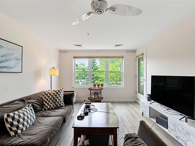318 Rindge Ave #204 — Photo 2