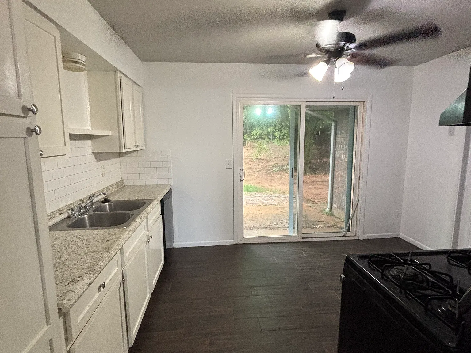 3 bed, 1.5 bath, 1050 sqft, $950 — Photo 4