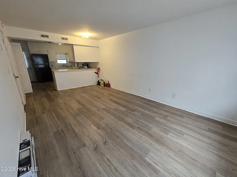 102 Cedar Ct #G — Photo 2
