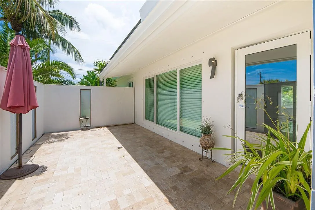 2 bed, 2.0 bath, 1176 sqft, $4,600 — Photo 4