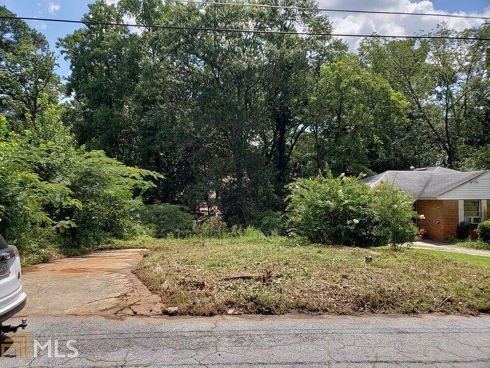 2nd image of 2716 Humphries St