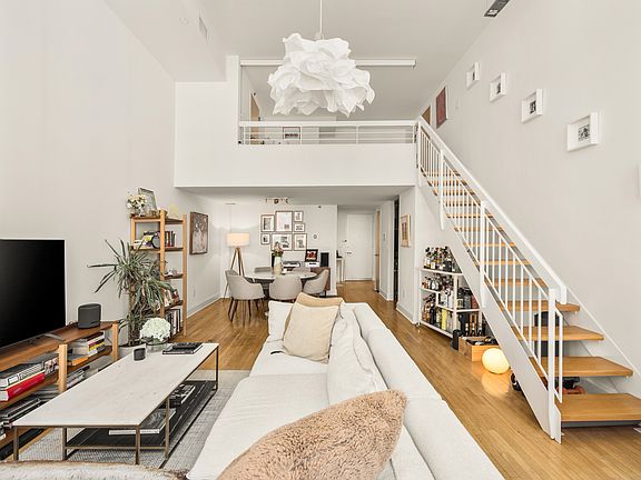 3rd image of 121 W 19th St APT 4C