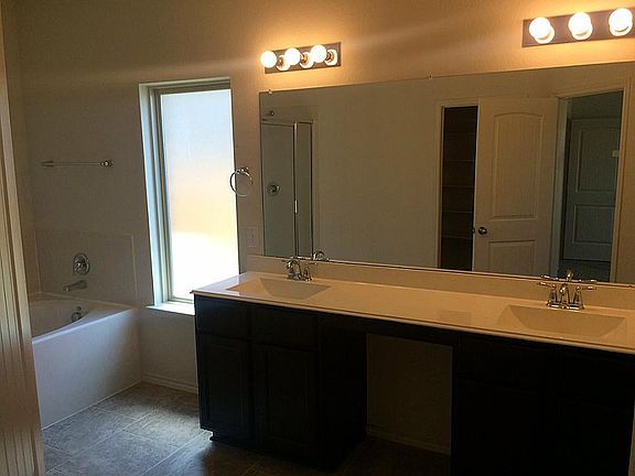 5th image of 4015 Vicenza Ave