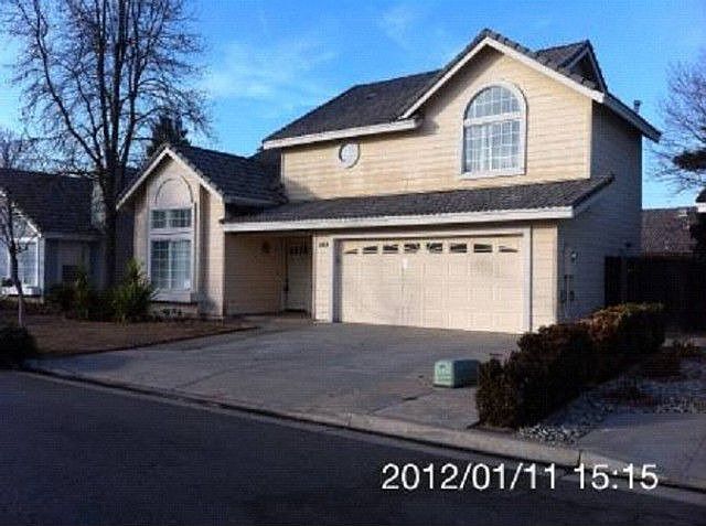 2nd image of 2204 E Minarets Ave