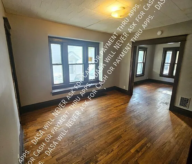 31 Mona St #LOWER — Photo 3