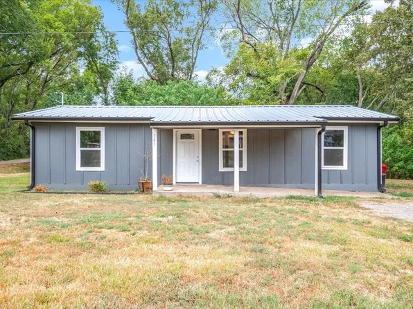 301 W Elm St, Edgewood, TX 75117