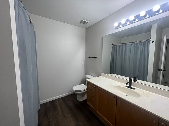 2nd bedroom private, spacious bathroom
