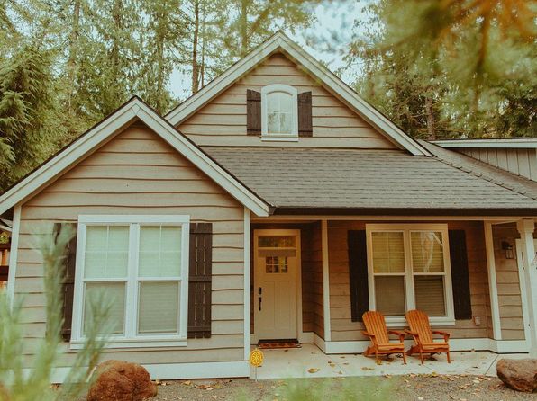 65630 E Sandy River Ln, Rhododendron, OR 97049