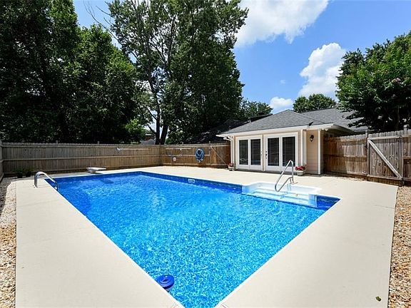 2nd image of 645 Saddle Creek Cir
