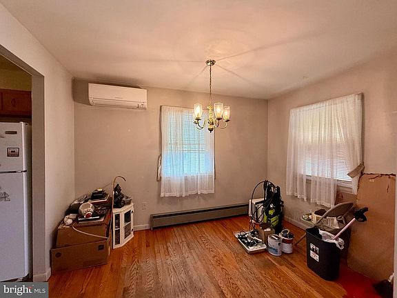 4th image of 57 Dubois Ave