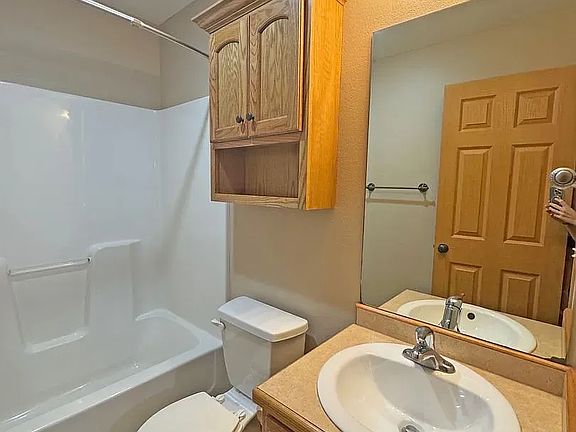 4th image of 717-719 E Watermill Cir #717