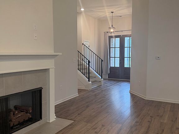 3rd image of 45 Laurel Wood Ln