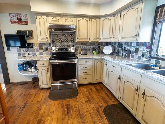 4th image of 399 Tara Vista Rd