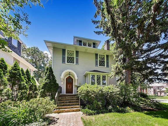2nd image of 1110 Elm St