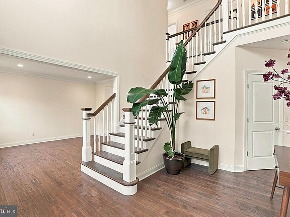 3rd image of 48 E Holland Rd
