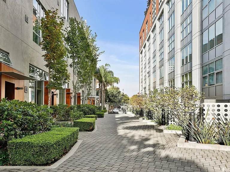 200 Brannan St #244 — Photo 32