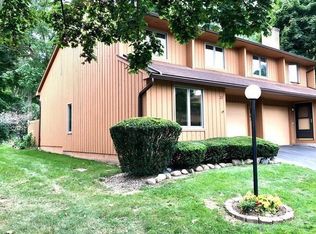 27 Spring Hl, Fairport, NY 14450