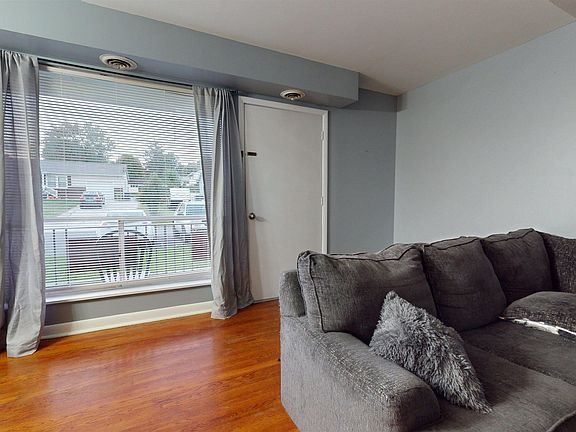 3rd image of 6202 Parkway Dr #F-2