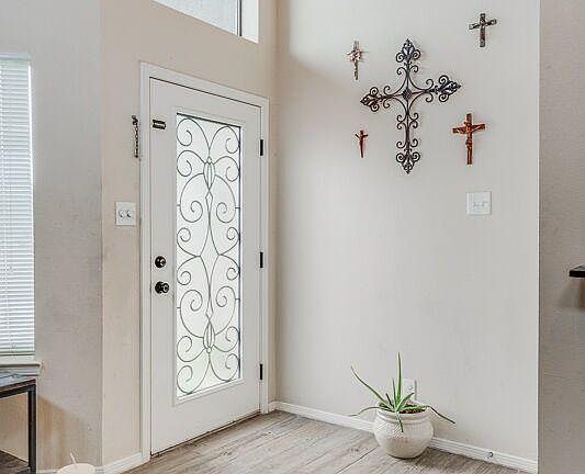 4th image of 511 Kestrel Ave