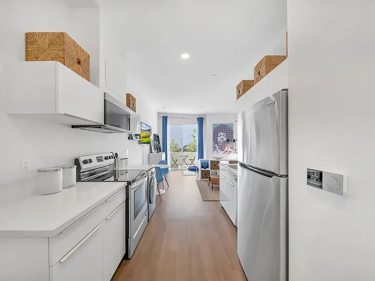 16819 S Normandie Ave — Photo 7