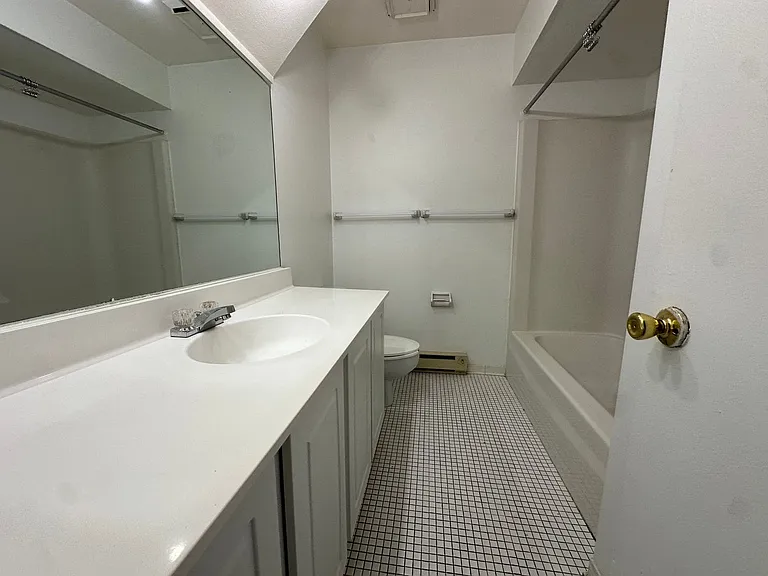 University Park Apartments near Cornell University — Photo 125