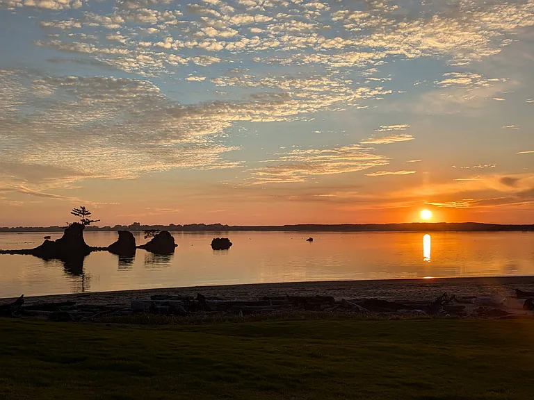 Gorgeous Siletz Bay with incredible sunsets is just a short stroll away