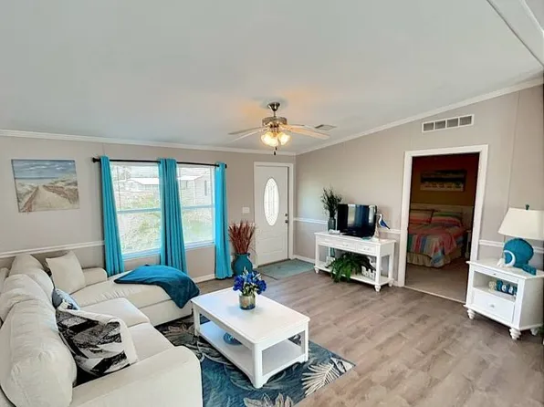 377 Zuni Trl, Fort Myers Beach, FL 33931