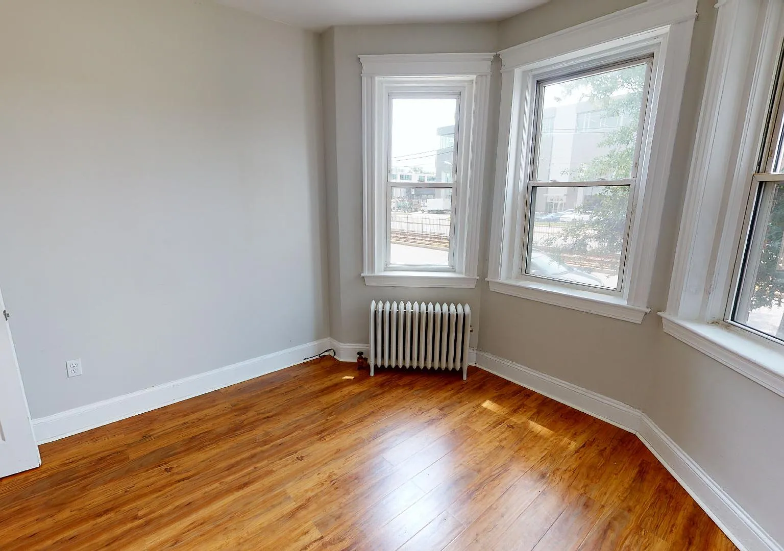 4 bed, 5200 sqft, $5,200 — Photo 1