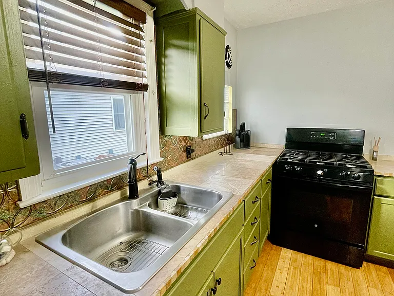 1239 Schiller Ave — Photo 12