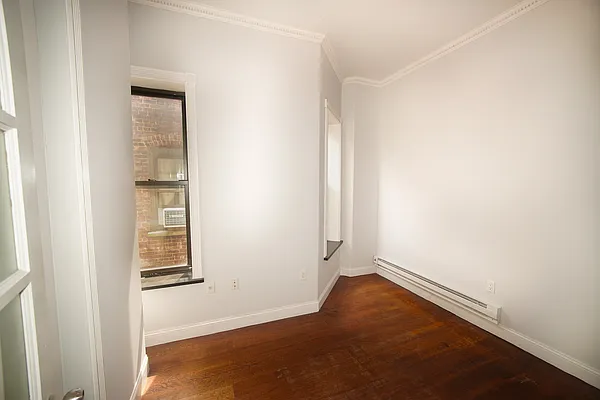 Bedroom, photo 1