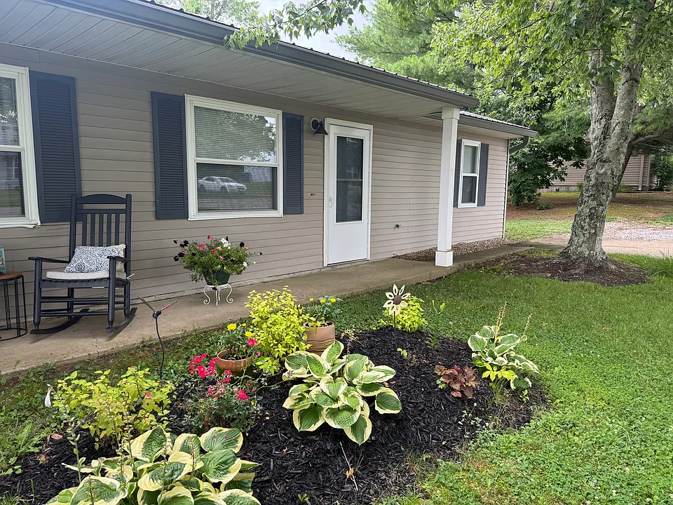38 Ellen Kay Dr #2