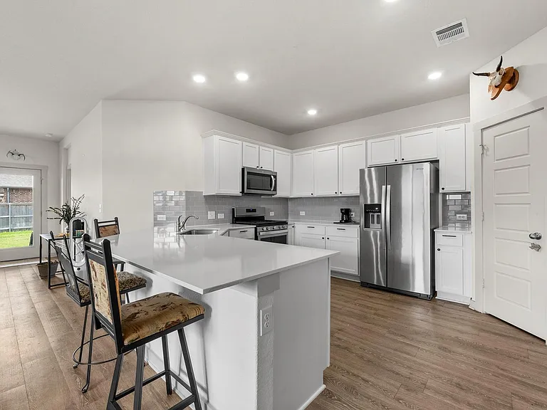 13900 McArthur Dr — Photo 5