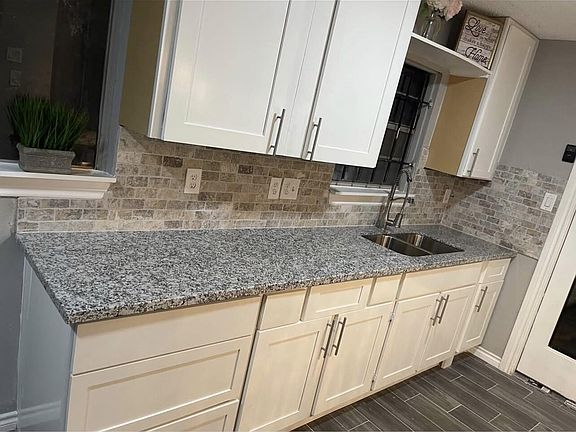 3rd image of 6218 Gaston St
