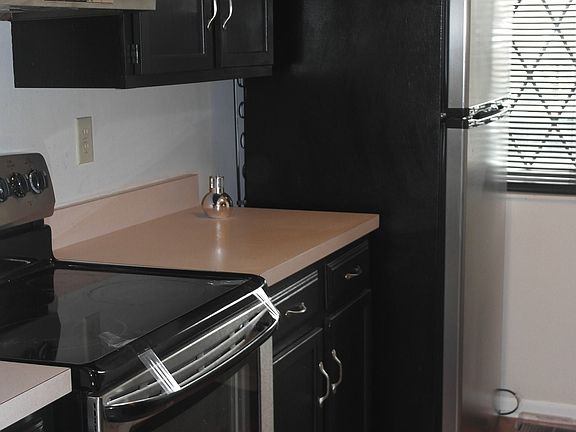 3rd image of 309 Bainbridge Ct