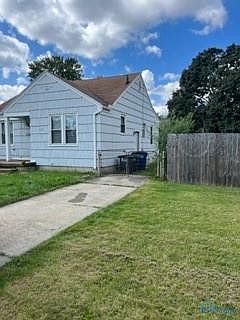 2nd image of 4435 Caroline Ave