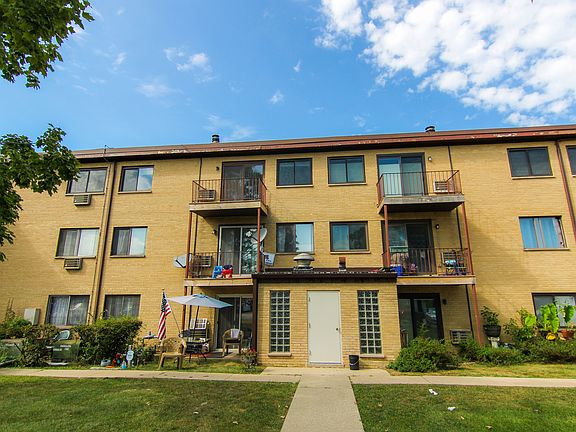 3rd image of 725 W Dempster St APT 306