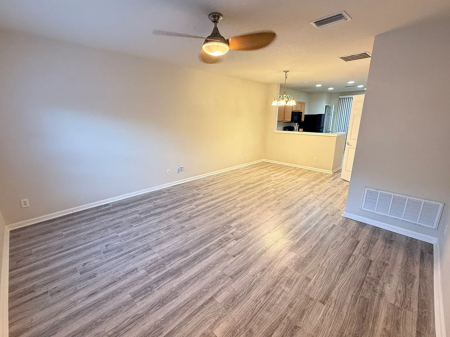 2 bed, 1248 sqft, $1,995 — Photo 2